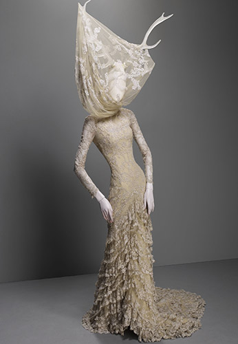 IMAGE(http://blog.metmuseum.org/alexandermcqueen/images/4.McQueen,Widows2006-7.L.jpg)