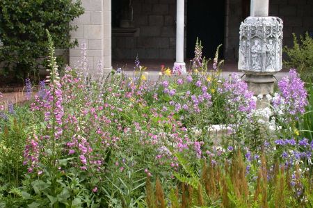 Trie Cloister Garden